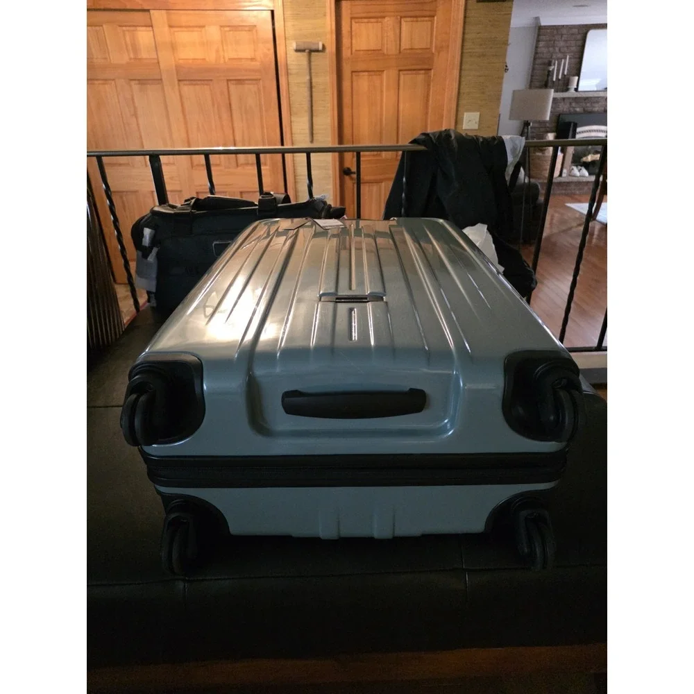 NEW Tumi V4 30.5